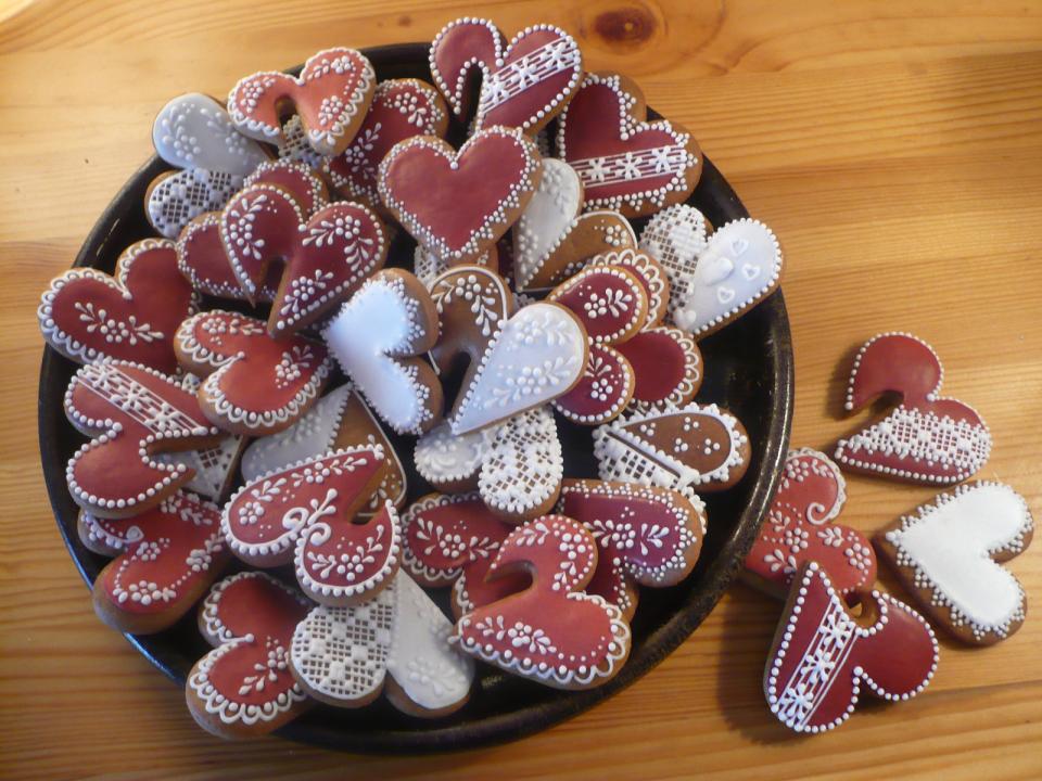 - střípky ze zahrádky, LÁSKA ke keramice a k pečení perníků.