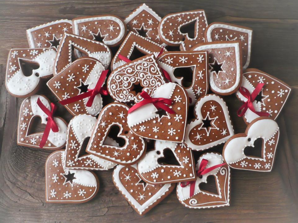 - střípky ze zahrádky, LÁSKA ke keramice a k pečení perníků.