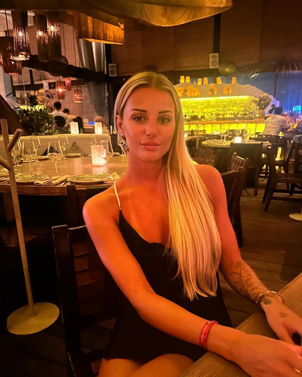 Dcera, žijící v Londýně.