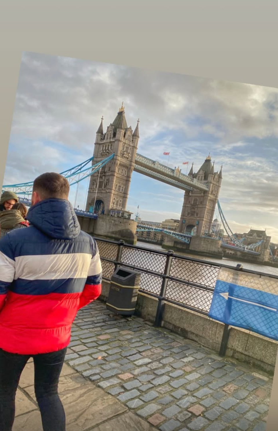 Dcera, žijící v Londýně.