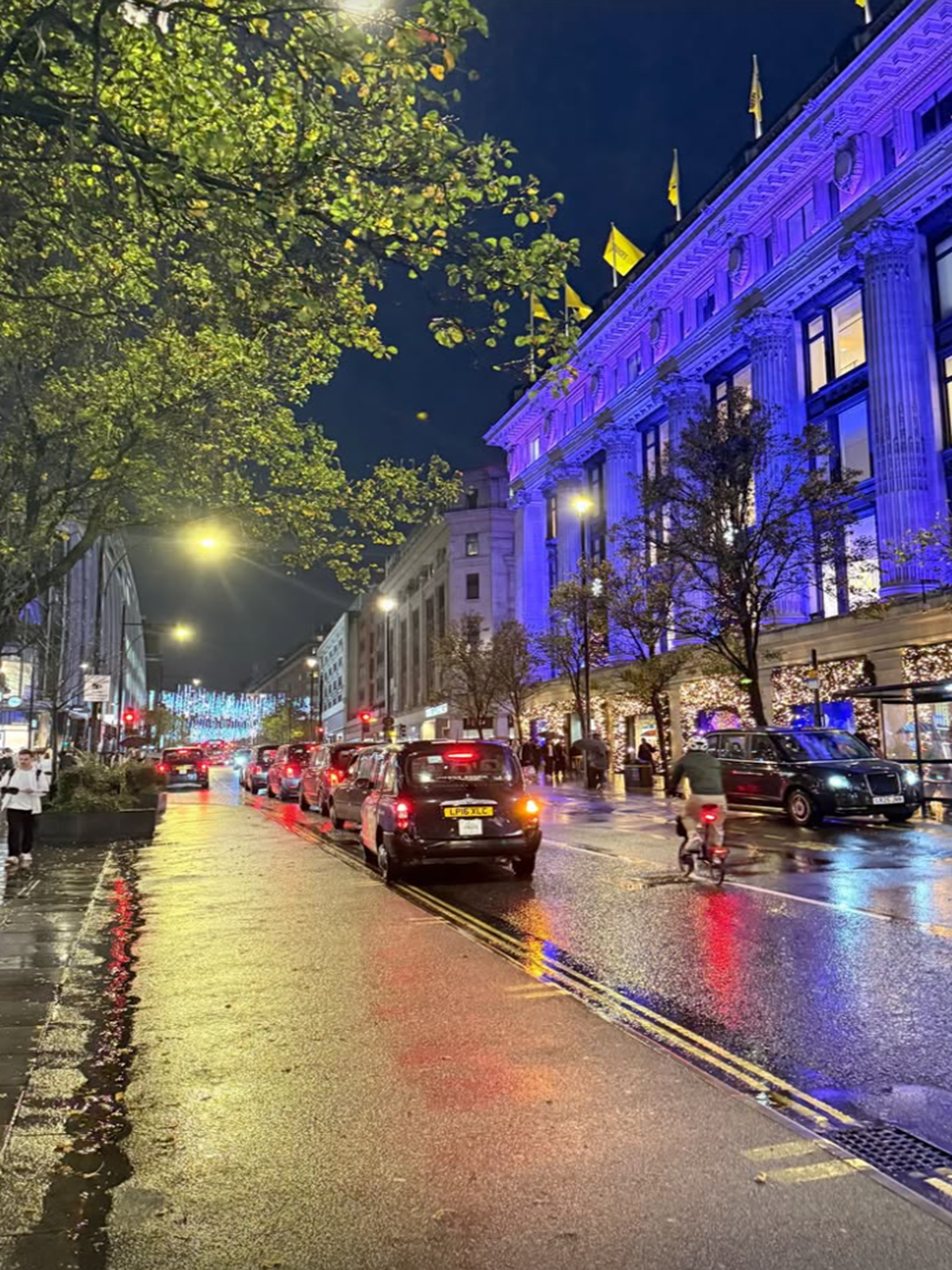 Dcera, žijící v Londýně.