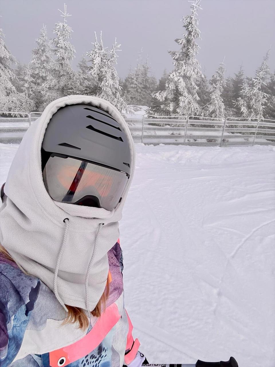 Dcera, žijící v Londýně.