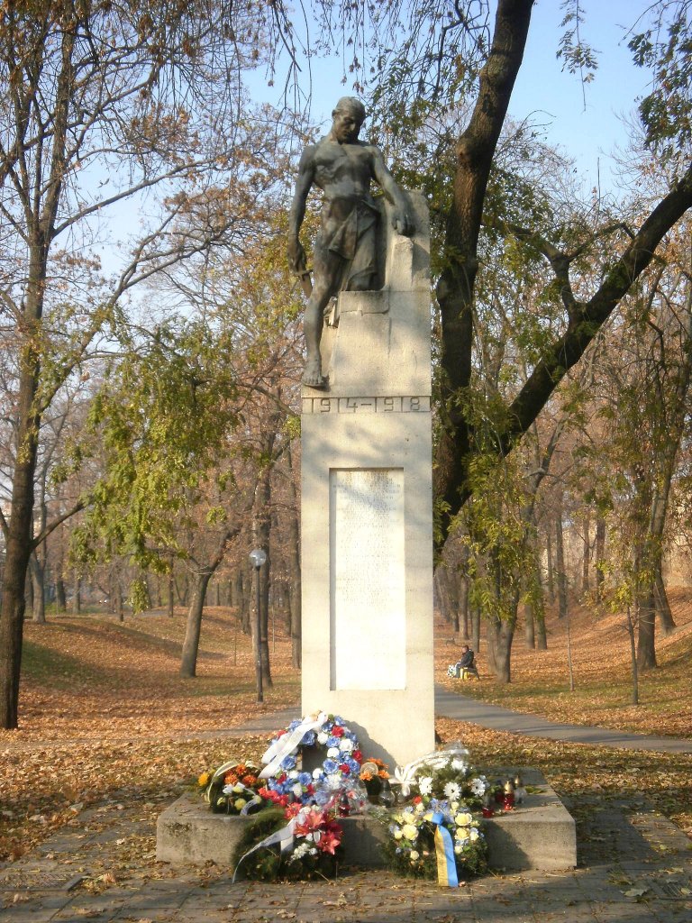 14.II.Pomník padlým v 1.sv.vojne-od sochára Jána Koniarka