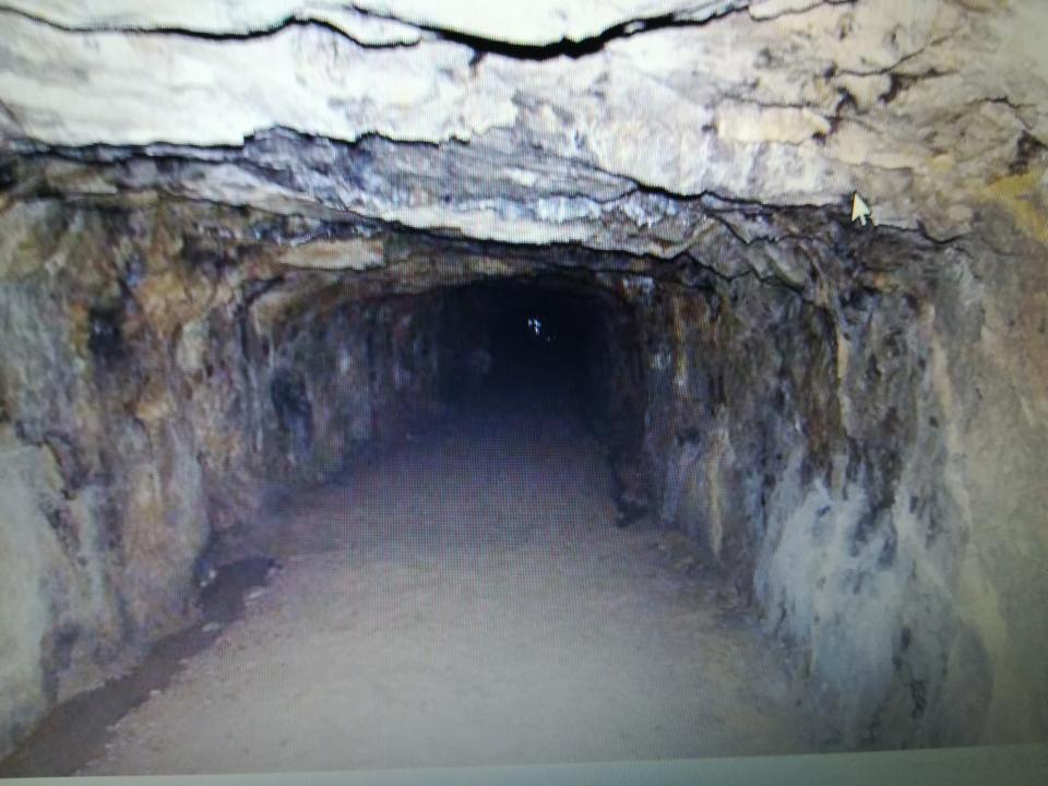 tunel v lomu velká amerika vede do omu mexiko asi 300 metrů