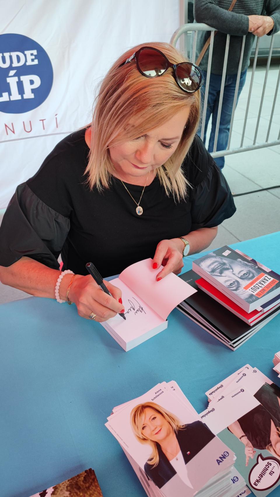 budou volby 2025..  9m -19.  /   hlava..22..