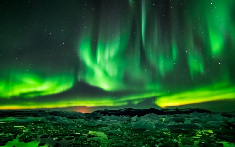Island, polární záře (nepřibarvovaný)...