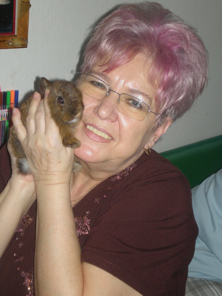 Babička s králíčkem