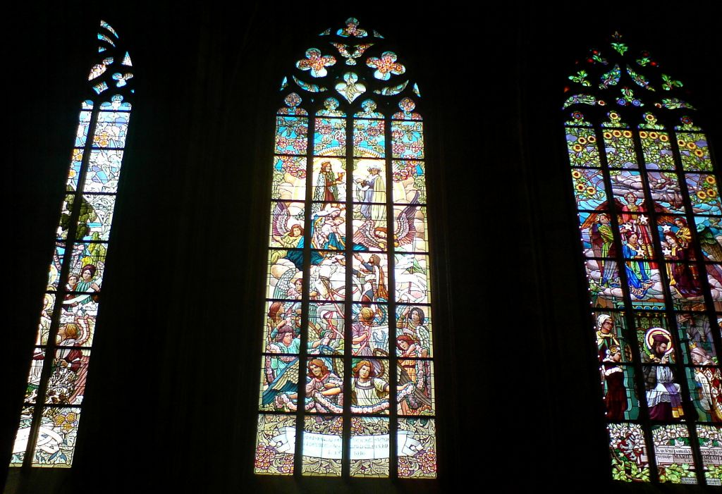 ...vitráže v kostele...mozaika