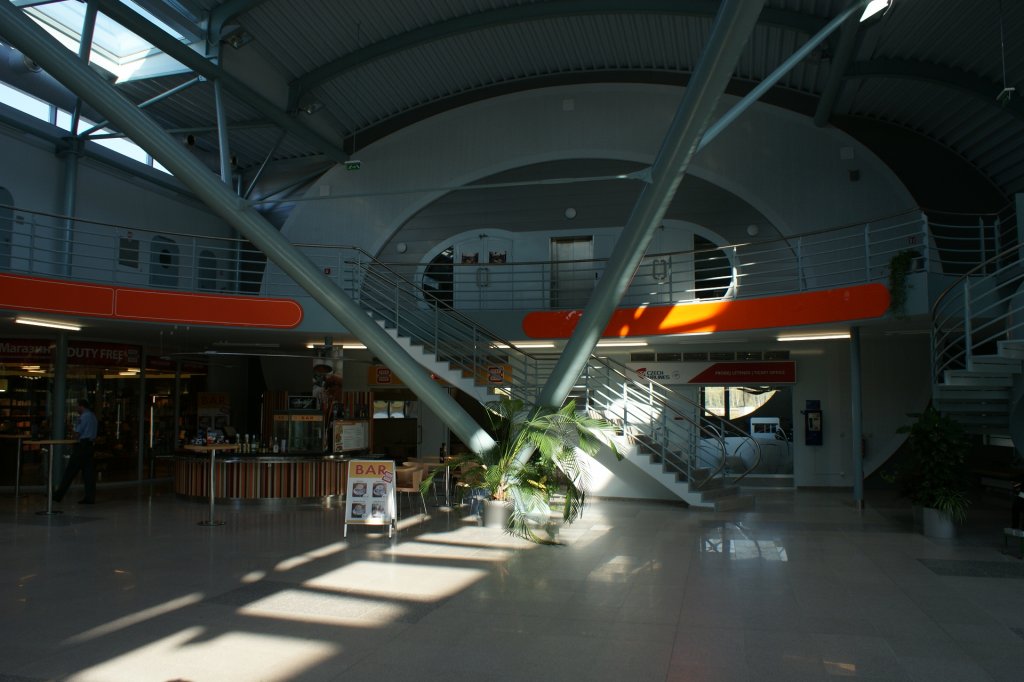 Karlovarské letiště vevnitř