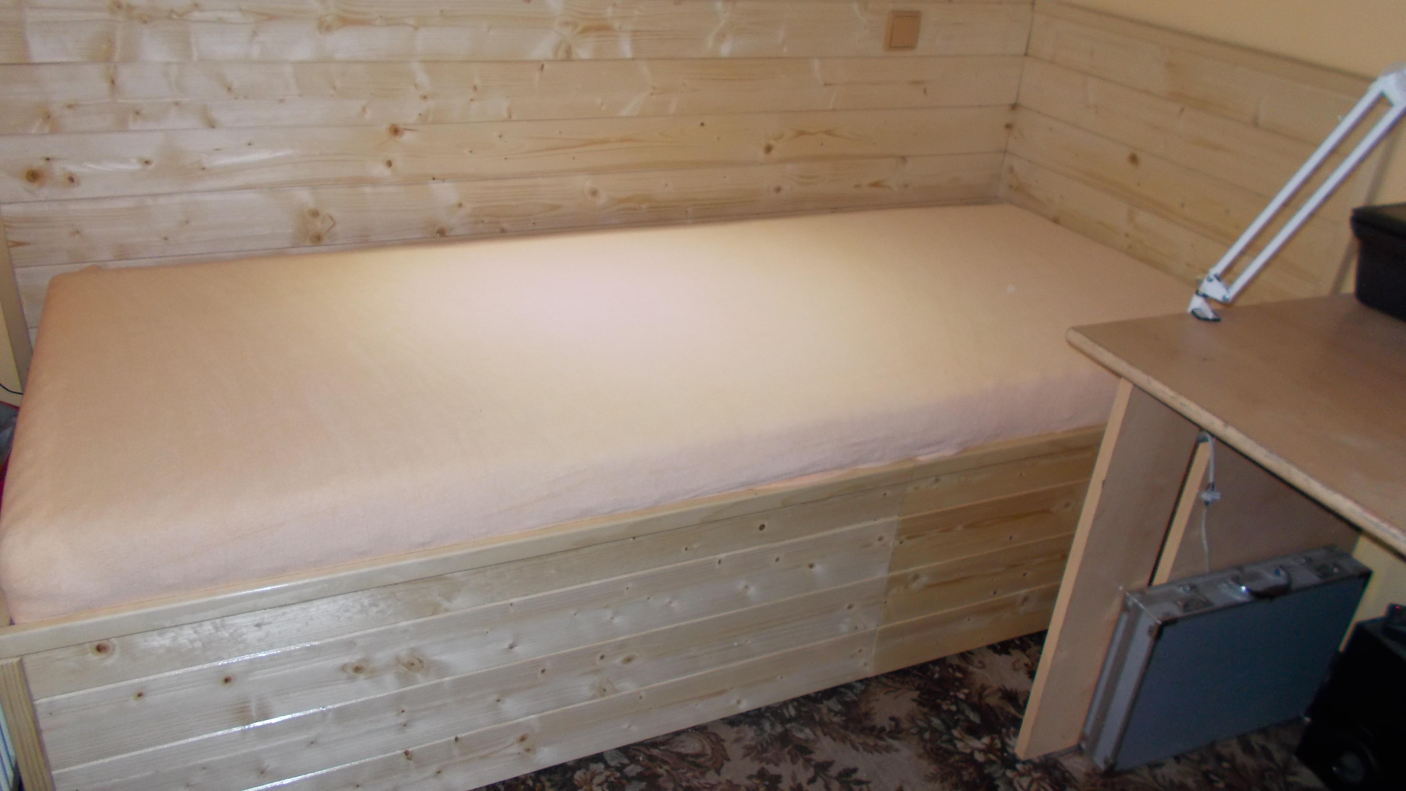 únor 2016 - zkusil jsem vyrobit si postýlku..