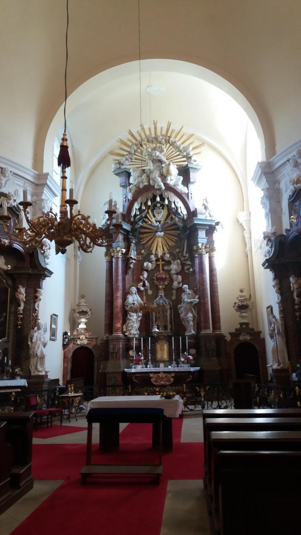 krásný oltář