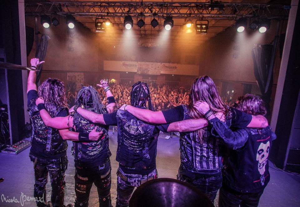 SKORO RRRODINÁÁÁ.. :)