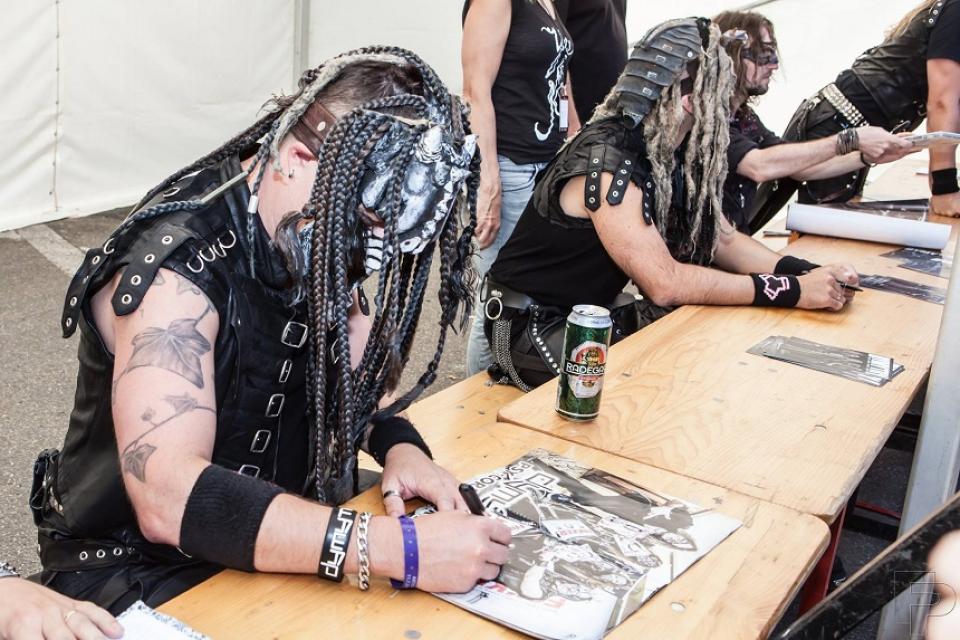 SKORO RRRODINÁÁÁ.. :)