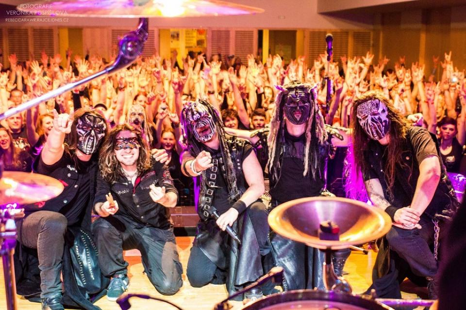 SKORO RRRODINÁÁÁ.. :)