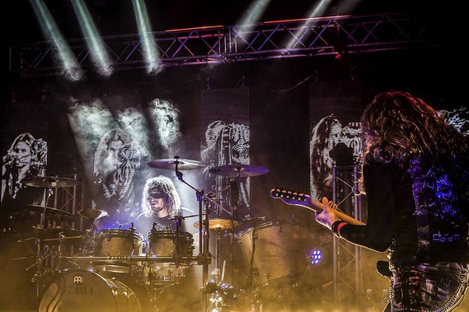 SKORO RRRODINÁÁÁ.. :)