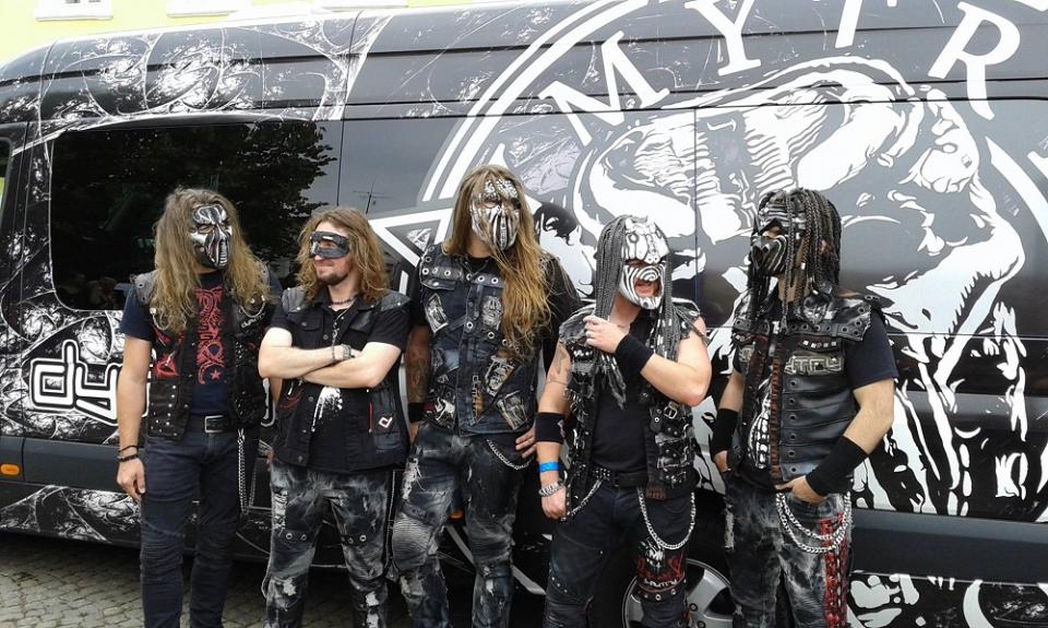 SKORO RRRODINÁÁÁ.. :)