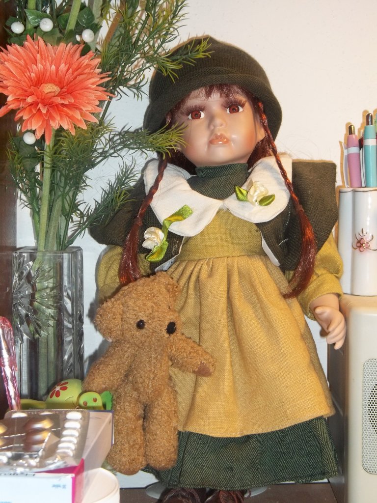 keramická panenka