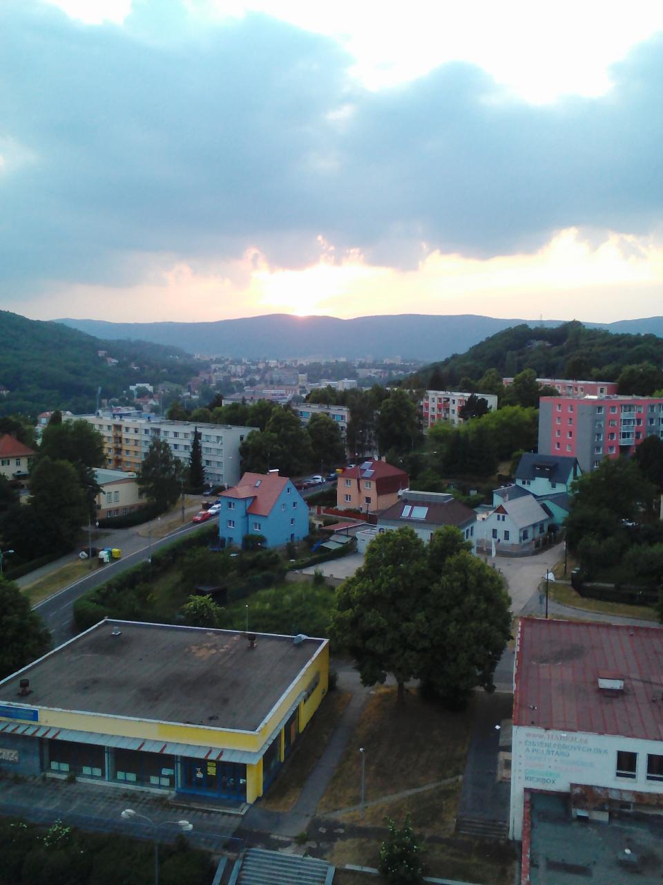 pohledy od nás z věžáku,z našich oken,všemi směry....