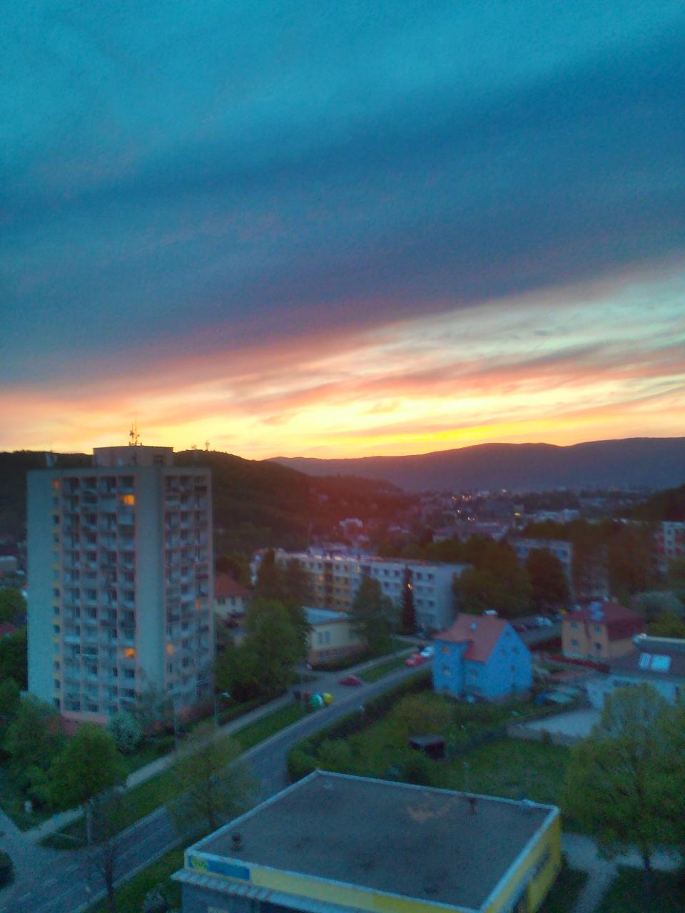 pohledy od nás z věžáku,z našich oken,všemi směry....